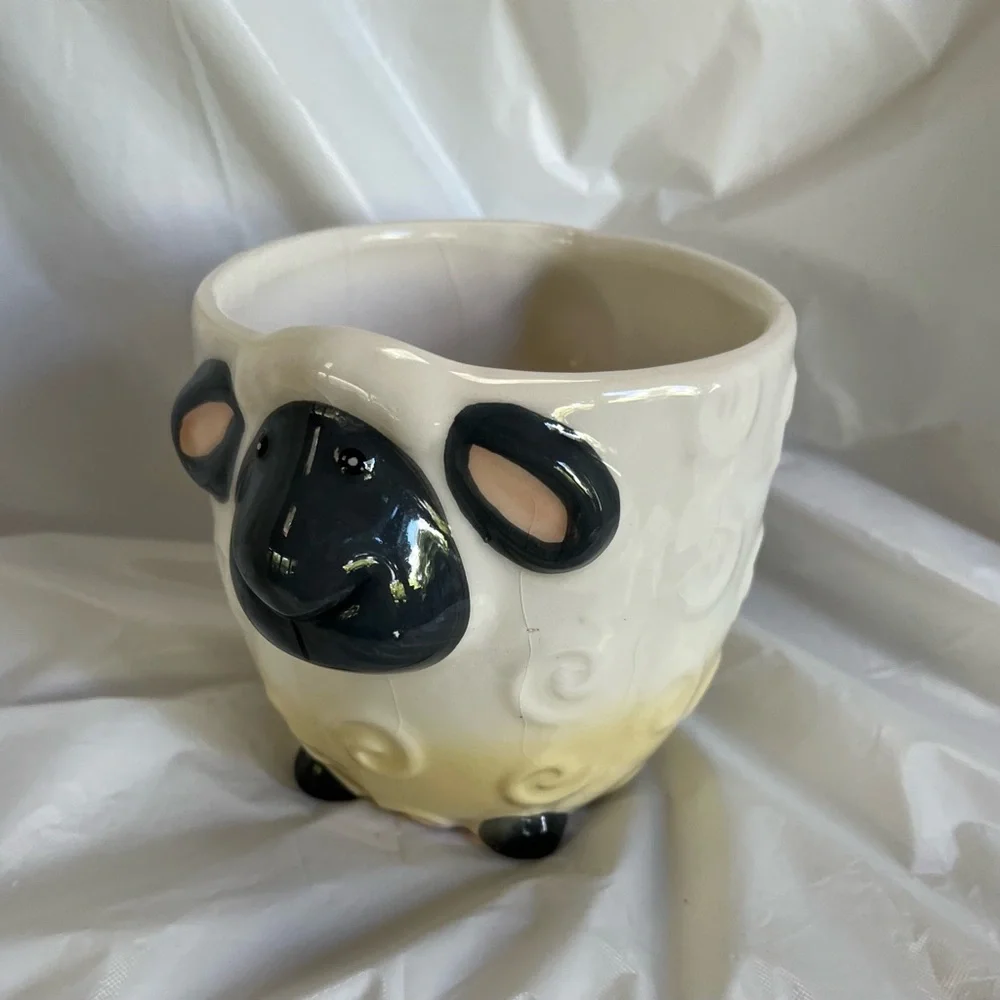 Pier 1 Imports Large 3 -D sheep shaped Coffee/ Tea Mug / Planter
